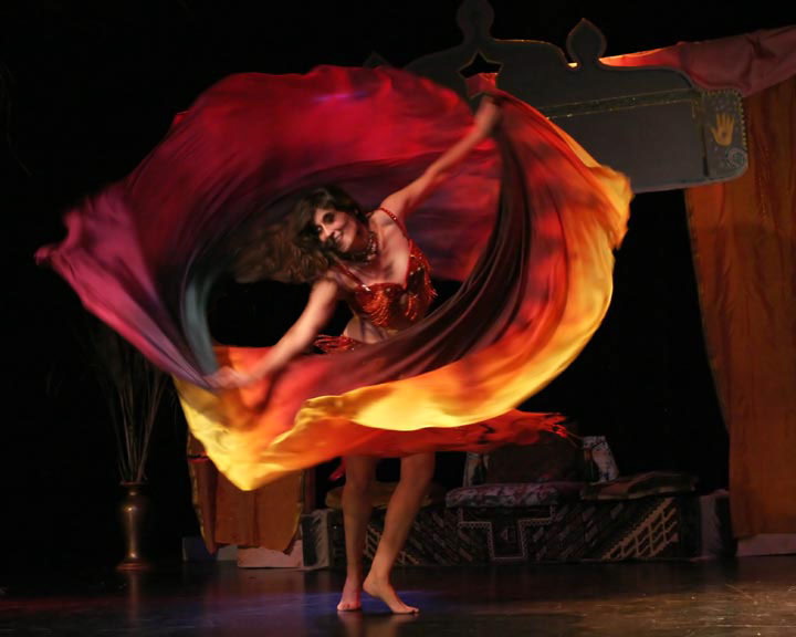 Daleela's Mesmerizing Double Veil Dance